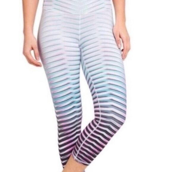 RARE Athleta High Rise Prism Chaturanga Striped‎ Cropped Leggings Size Medium - Picture 1 of 6